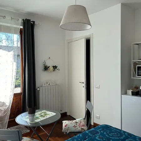 ゲストハウス In Campagna Besozzo